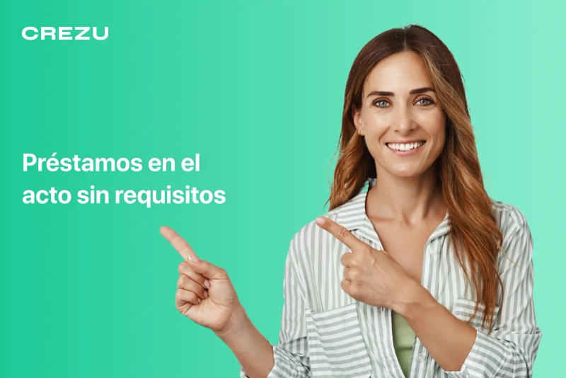 Mujer solicitando préstamos online en el acto sin requisitos en España