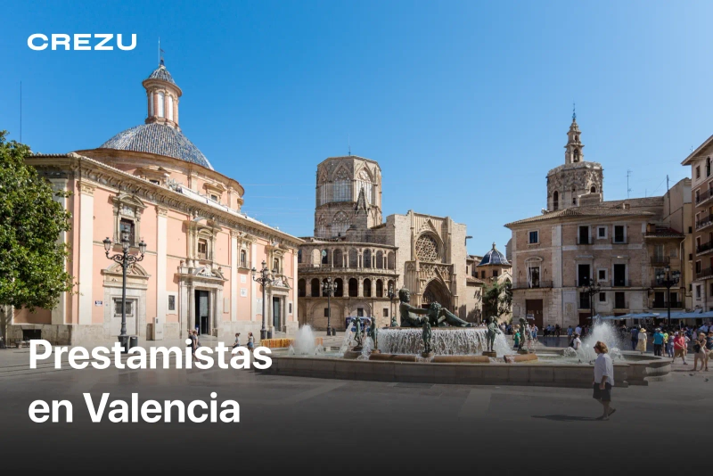 Pareja solicita un préstamo en Valencia a través de prestamistas online